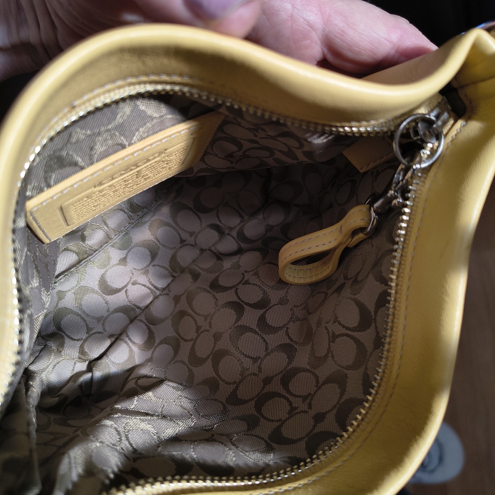 Coach Cream Shoulder Hand Bag - Picture 9 of 17